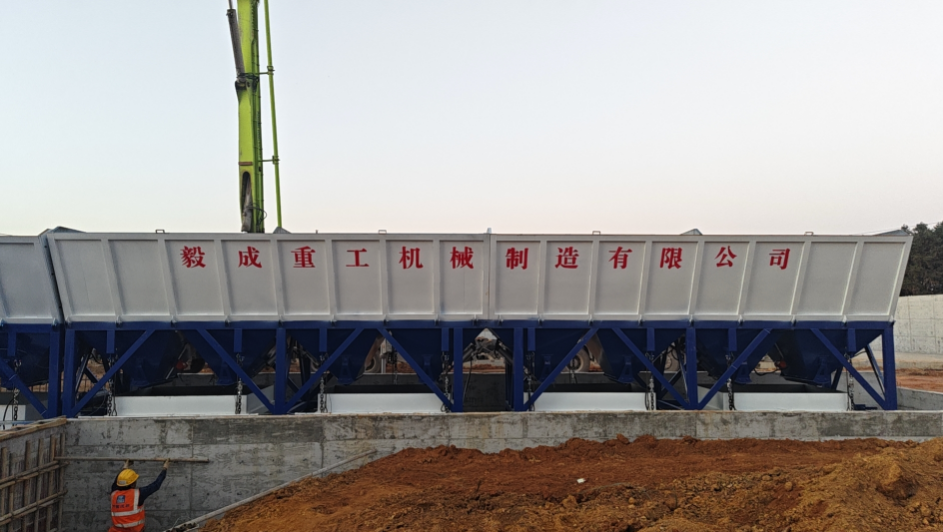 江西雙180攪拌站安裝現(xiàn)場